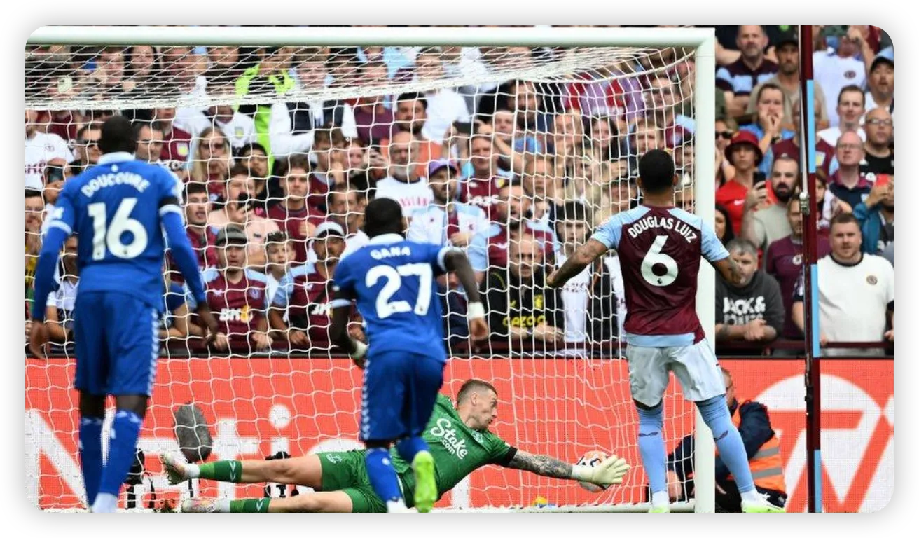 Calvert-Lewin's Injury Woes Continue (35')